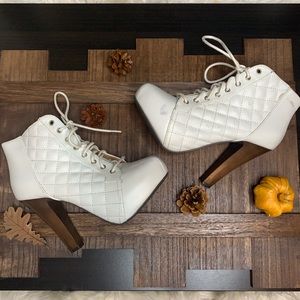 White heel boots *flawed*